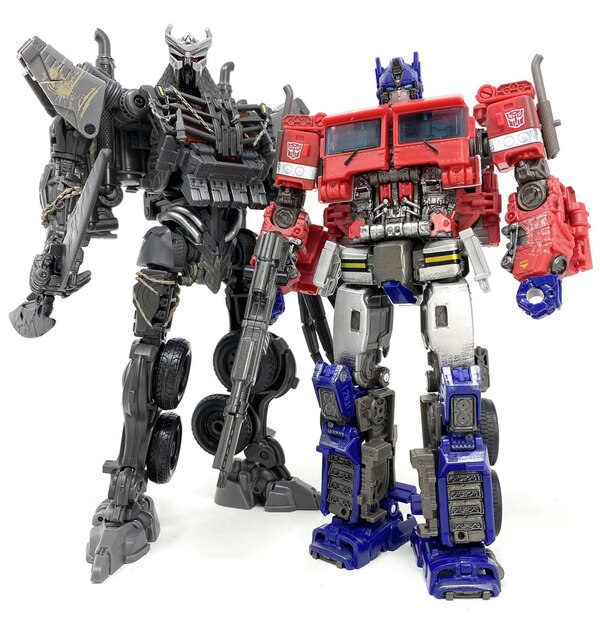 Transformers Rise Of The Beasts Scourge Terrorcons In Hand Image  (1 of 3)